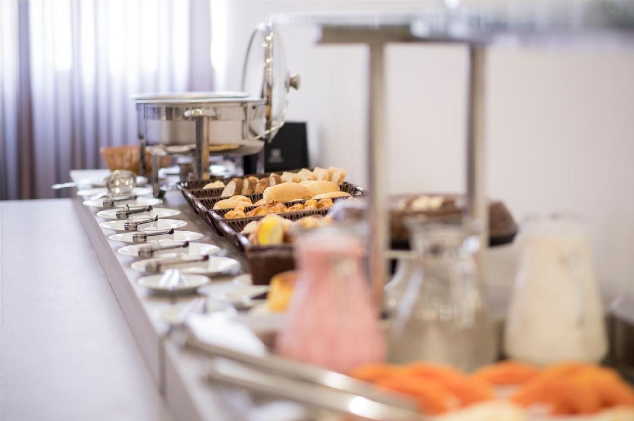 Hotel H2 Congonhas מראה חיצוני תמונה A buffet